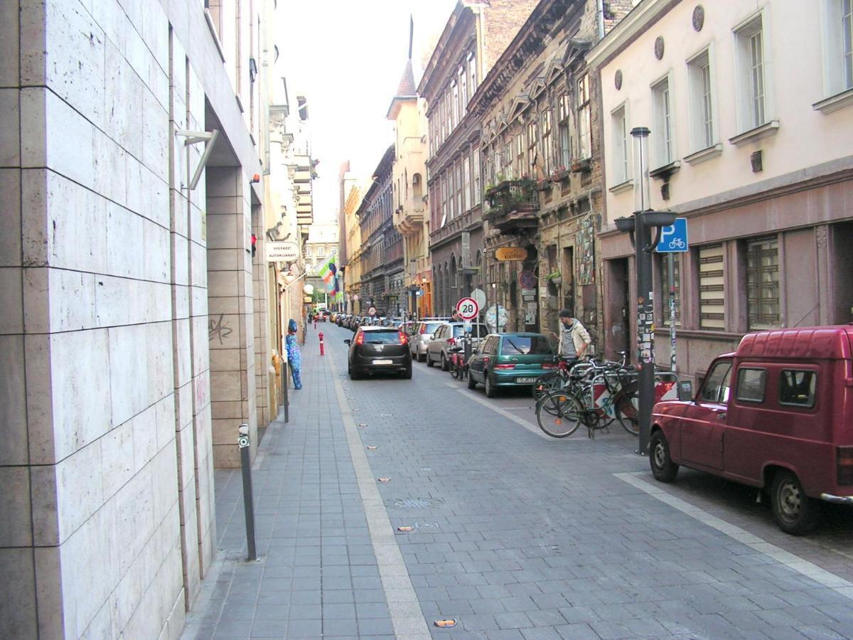 Sleepover City Center Guestrooms Budapest Room photo